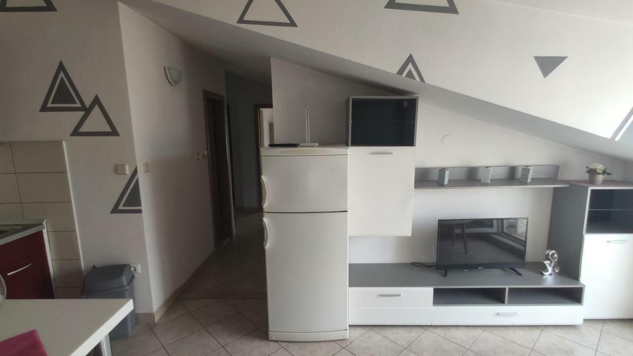 Small Northside Apartment สปลิท ภายนอก รูปภาพ