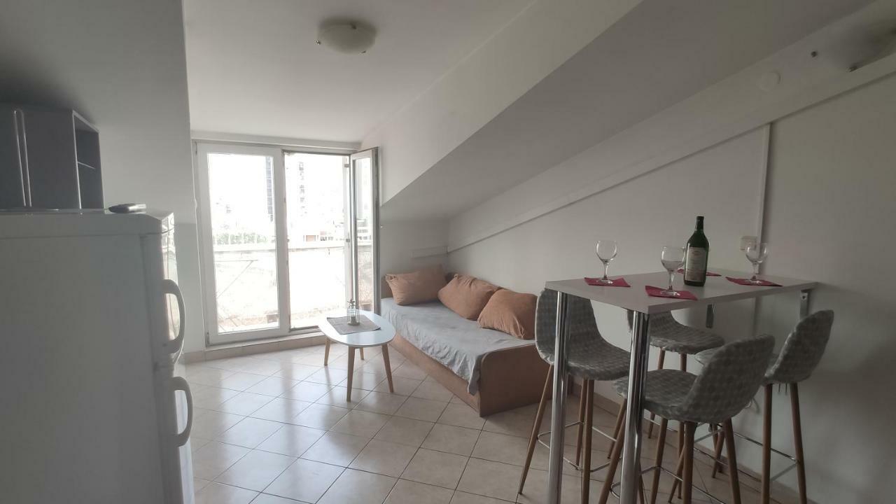 Small Northside Apartment สปลิท ภายนอก รูปภาพ