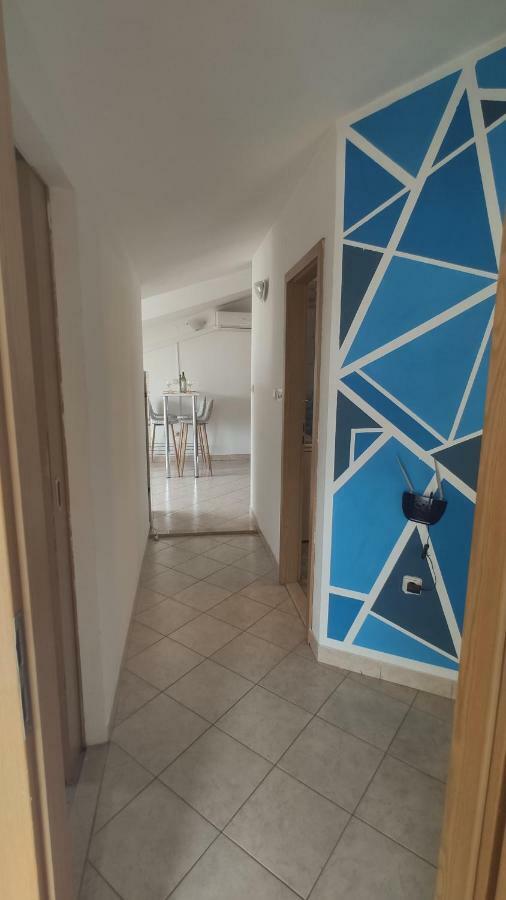 Small Northside Apartment สปลิท ภายนอก รูปภาพ