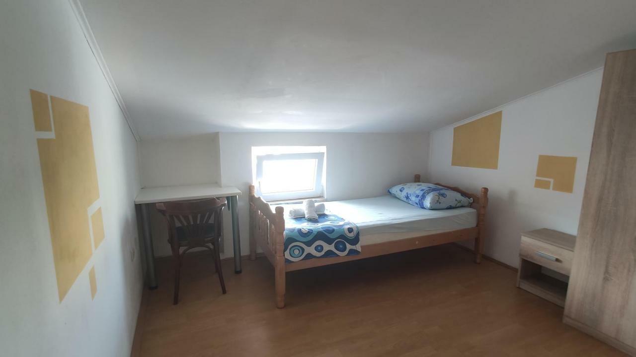 Small Northside Apartment สปลิท ภายนอก รูปภาพ