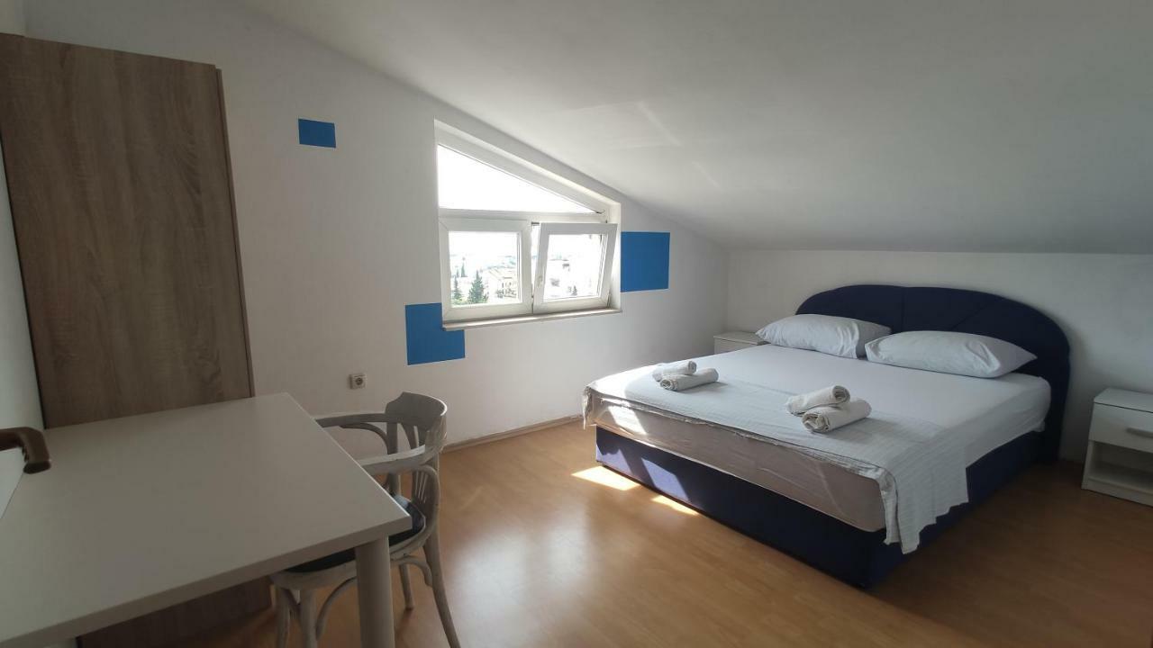 Small Northside Apartment สปลิท ภายนอก รูปภาพ